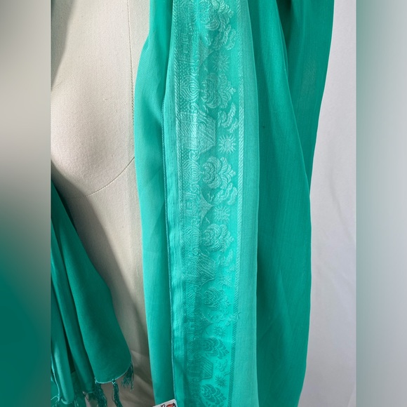 Large wrap scarf Two tone mint green with fringe/tassels formal event 45" x 69" - Picture 6 of 7